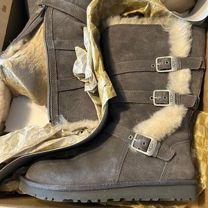 Never-worn Ugg Maddi boots charcoal brown size 5